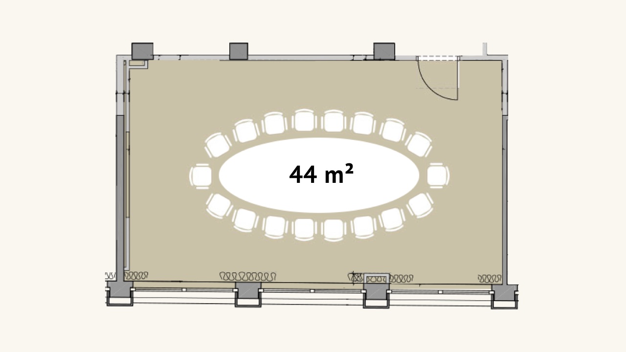 Grundriss eines 44 m² großen Konferenzraums mit ovalem Tisch und 18 Stühlen.
